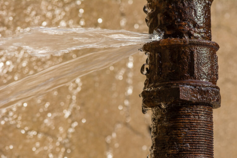 signs of cracked pipes