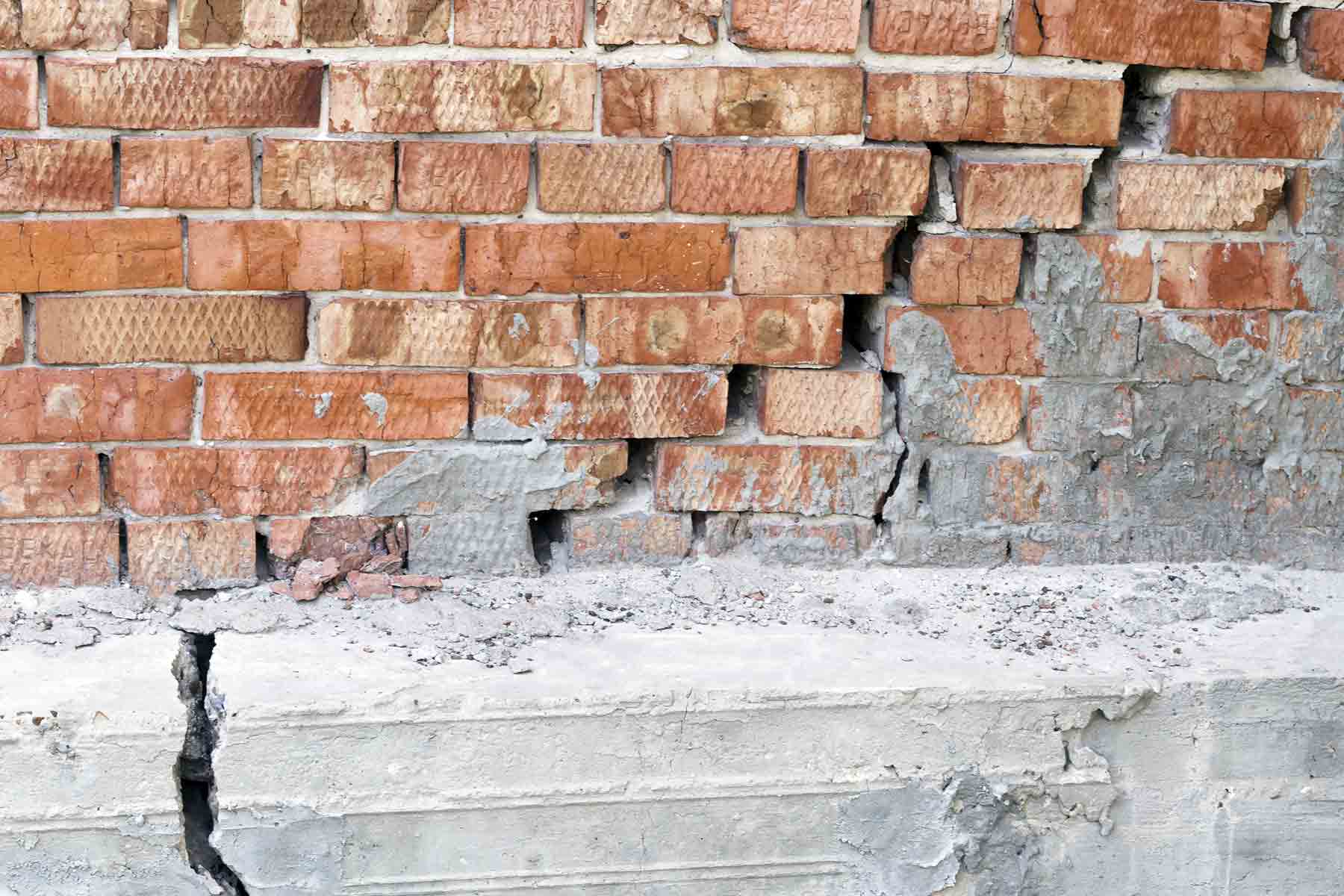Foundation Water Damage: 7 Dangerous Ways Dry Winters Cause Foundation Shifting in Bluffdale Homes