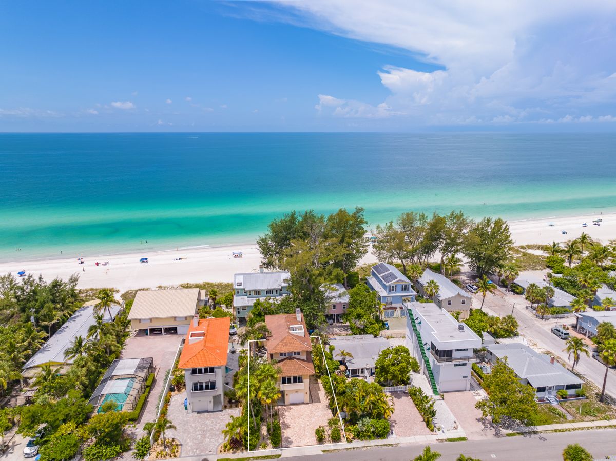 Water, Fire & Mold Cleanup Services in Holmes Beach, FL