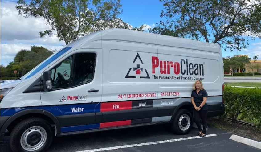 professional after death house cleaning team arriving at a Bradenton Florida residence
