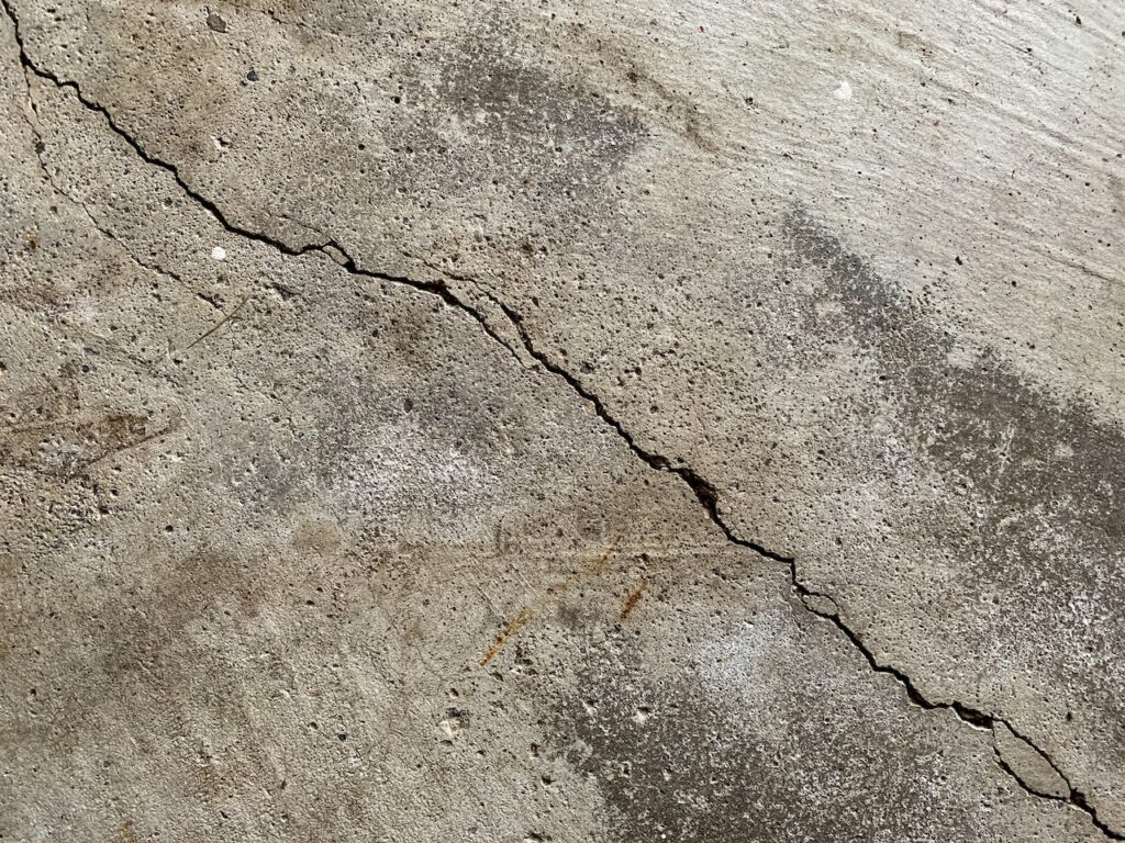 how to seal foundation cracks