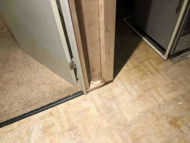 door hinge