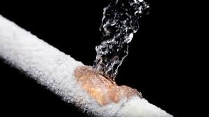 frozen pipe bursting water