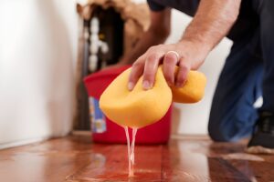 DIY vs professional water damage cleanup