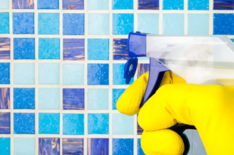How to Clean Water Line in Pool