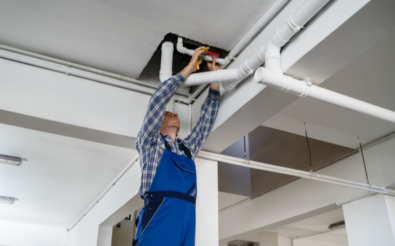 puroclean worker fixing pipes - disaster recovery plan
