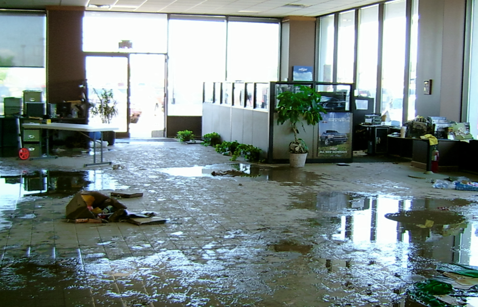 Urgent: Office/Commercial Water Damage in Gallatin? Call the Fast, Reliable Team at PuroClean of Hendersonville