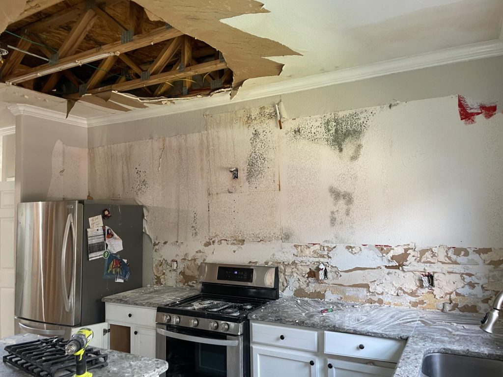Heavy water damage caused the ceiling to collapse and mold to thrive Choose the Best Water Damage Restoration Company. Upon finding that water had infiltrated the structure, causing the ceiling to collapse and mold to thrive in the walls, PuroClean of Central Southwest Houston, the best water damage restoration company in the area, responded swiftly to mitigate the water damage and mold growth.