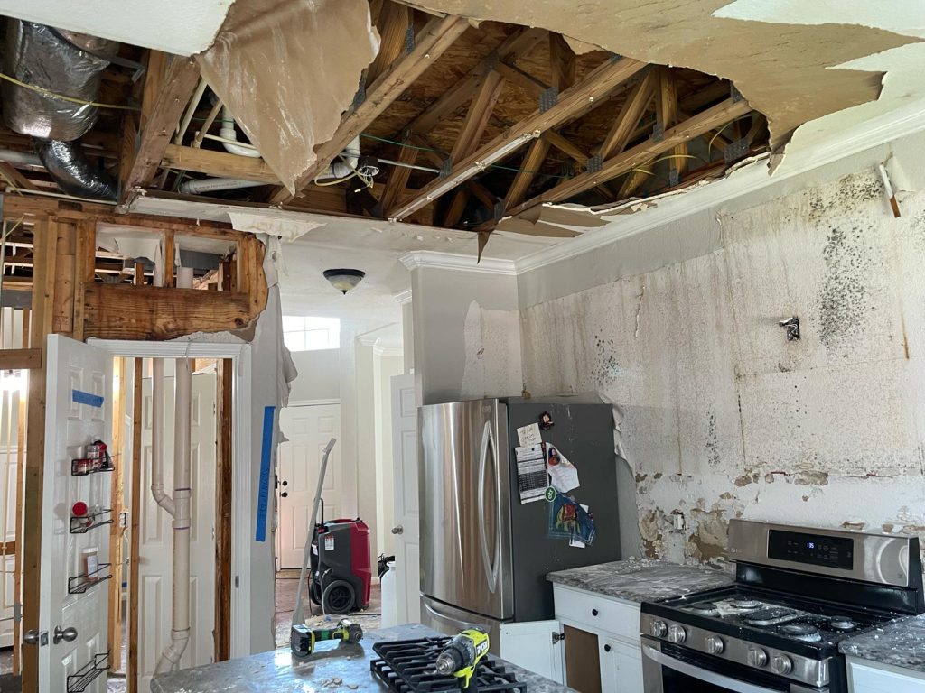 Broken water pipe upstairs caused severe water damage to the ceiling and walls of kitchen and other areas of first floor Choose the Best Water Damage Restoration Company. PuroClean of Central Southwest Houston made an emergency response call to a flooded home in Pearland, TX. A broken water pipe in the upstairs bathroom caused severe damage to the ceiling and walls of the kitchen, living room, dining room, and other areas of the first floor.