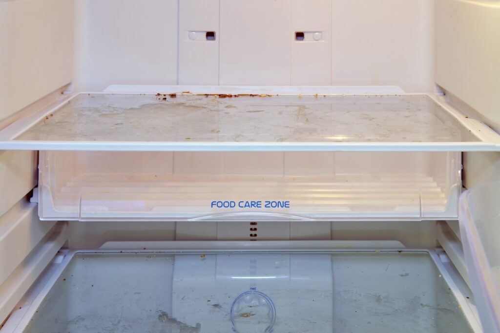 How to clean your refrigerator featured