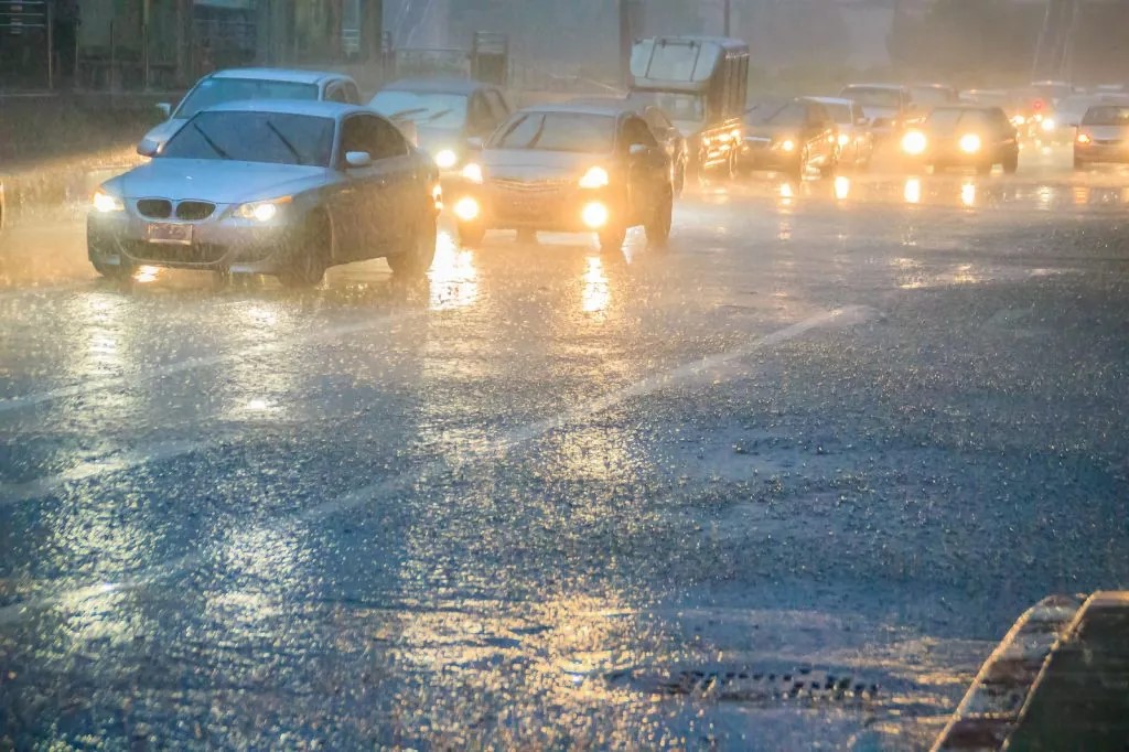 Flash flood causes traffic jam in long island alwats be prepeared for when disaster strikes