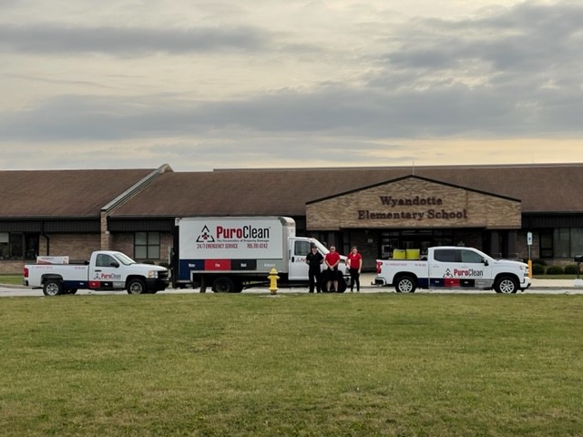 Wyandotte Elementary School hosts its own food drive.