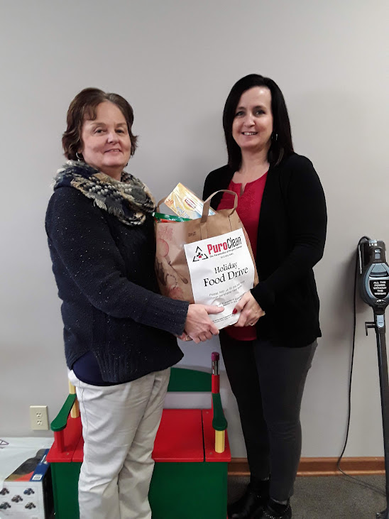 Our insurance agents working together on our holiday food drive