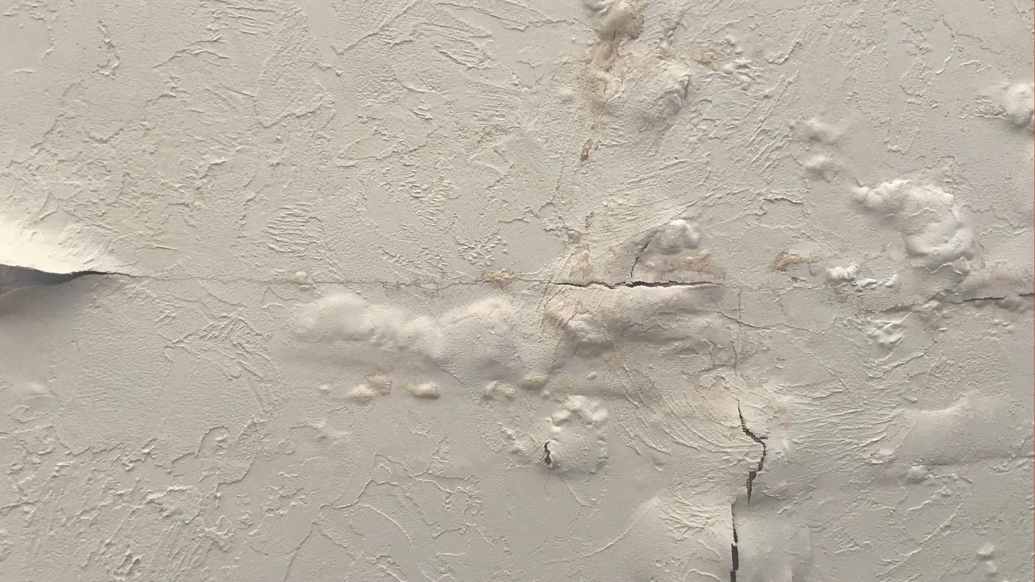 Early Signs of Water Damage McLean Homeowners Often Miss