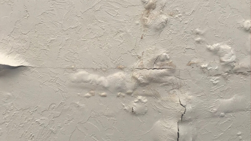 early signs of water damage
