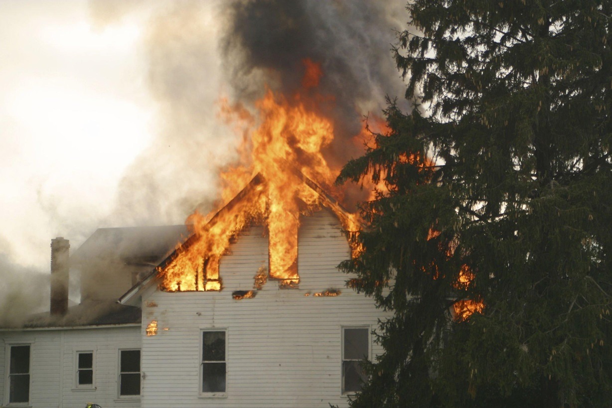 5 Things to Do & Not to Do After a House Fire (Checklist)
