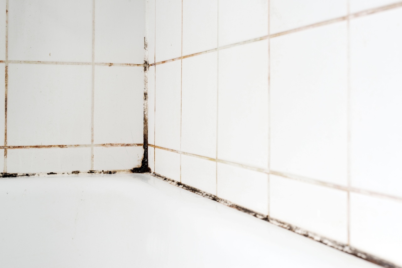 The Ultimate Guide to Deep Cleaning Your Bathtub
