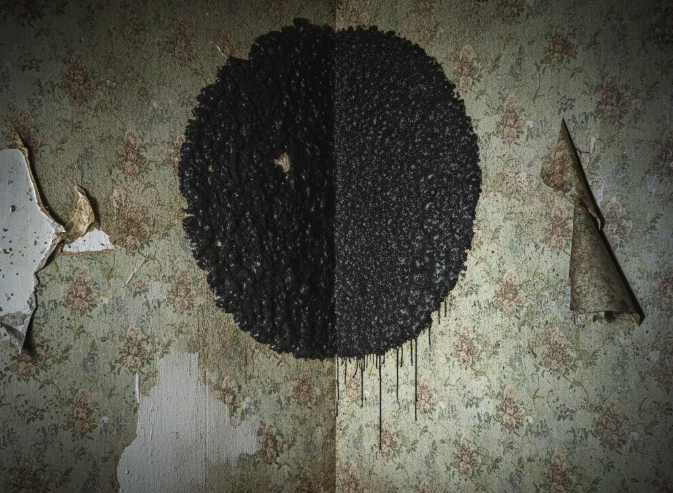 5 Dangerous Signs of Black Mold Exposure & How to Remove It Safely