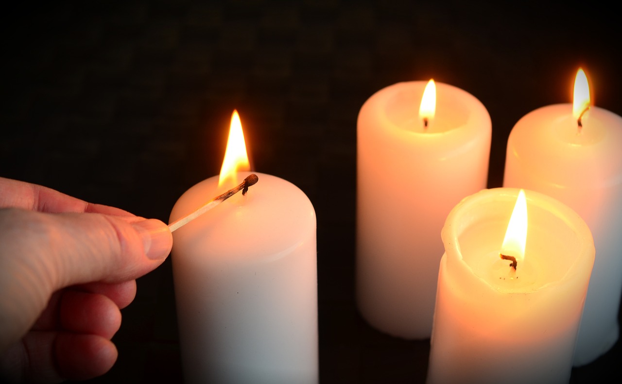 Safety tips for avoiding fires caused by candles in your home