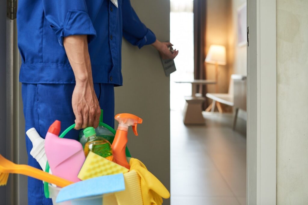 How to Choose the Right Mold Specialist in Pembroke Pines