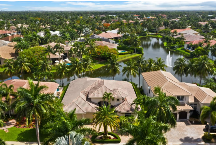 Plantation FL neighborhood served by PuroClean smoke damage cleanup services