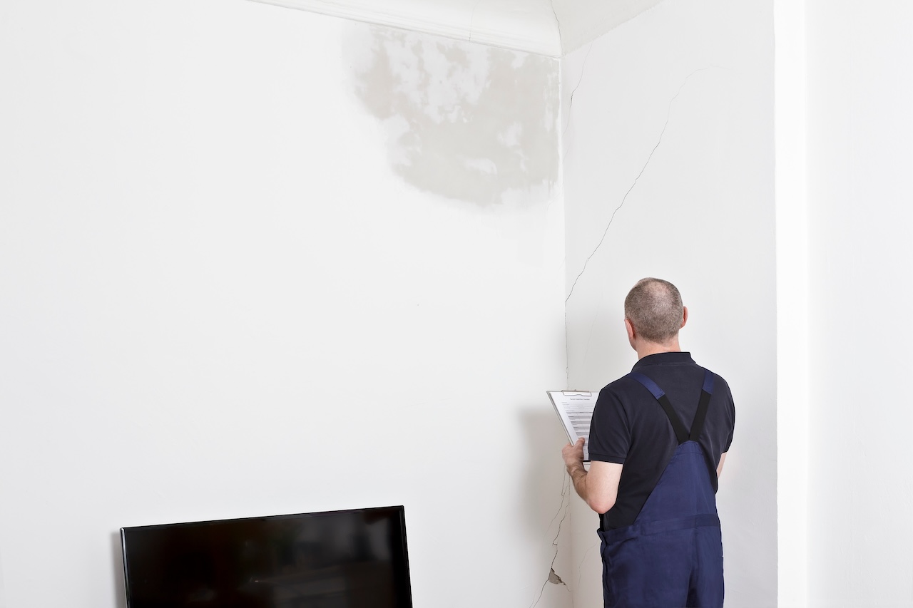Plaster Wall Restoration: A Complete Water Damage Repair Guide