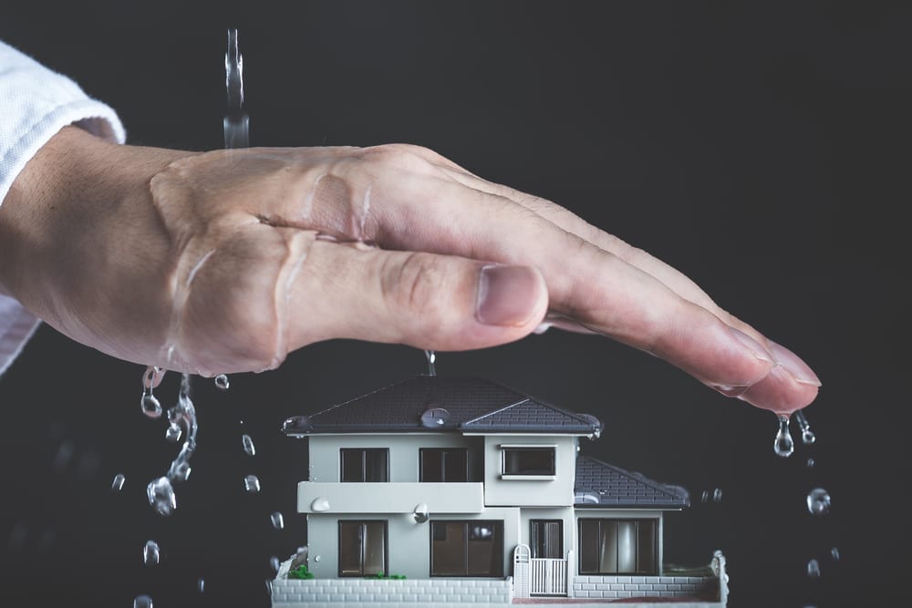 Does Homeowners Insurance Cover Roof Leaks?