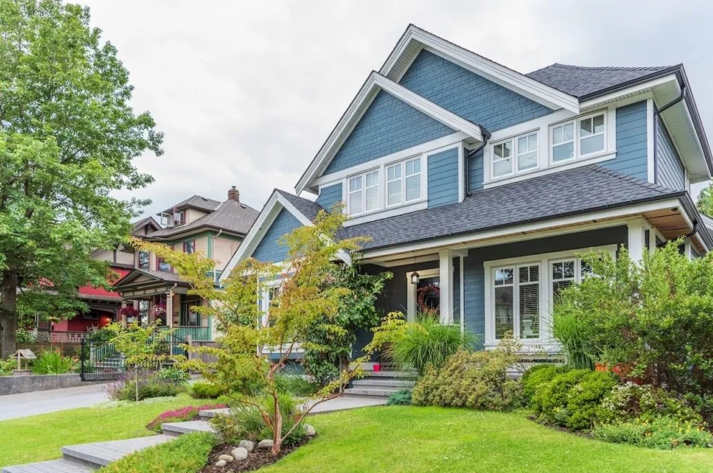 Mastering the Art of Landscaping to Prevent Flooding: Keep Your Yard High and Dry!