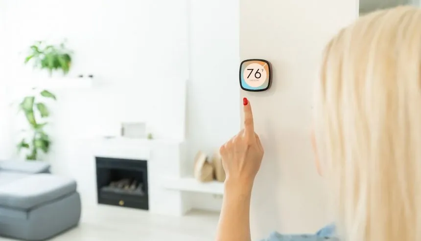 adjusting thermostat