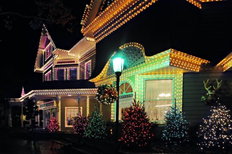 Holiday-lights safety tips