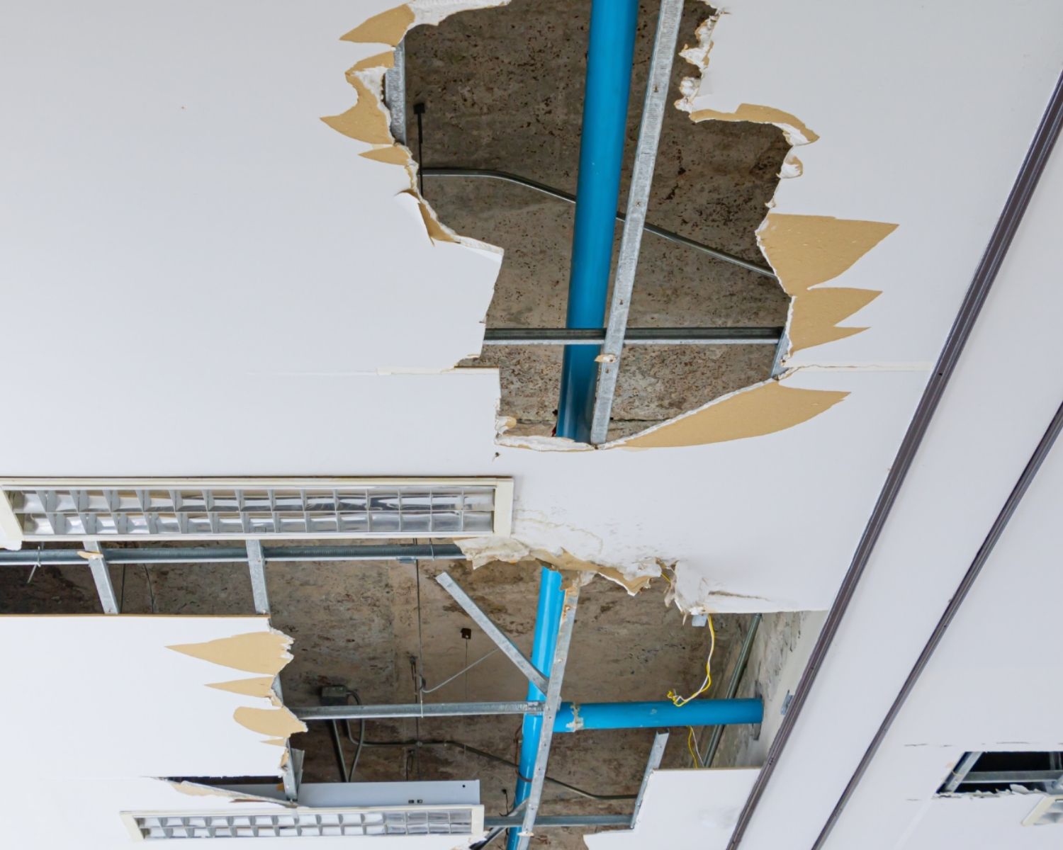 Burst pipe in ceiling causing water damage