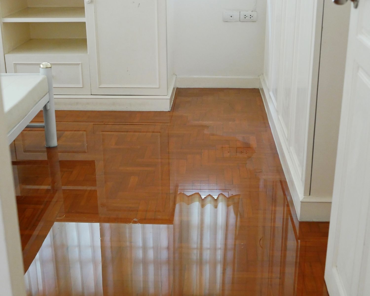 Living room floor water damage requiring professional extraction