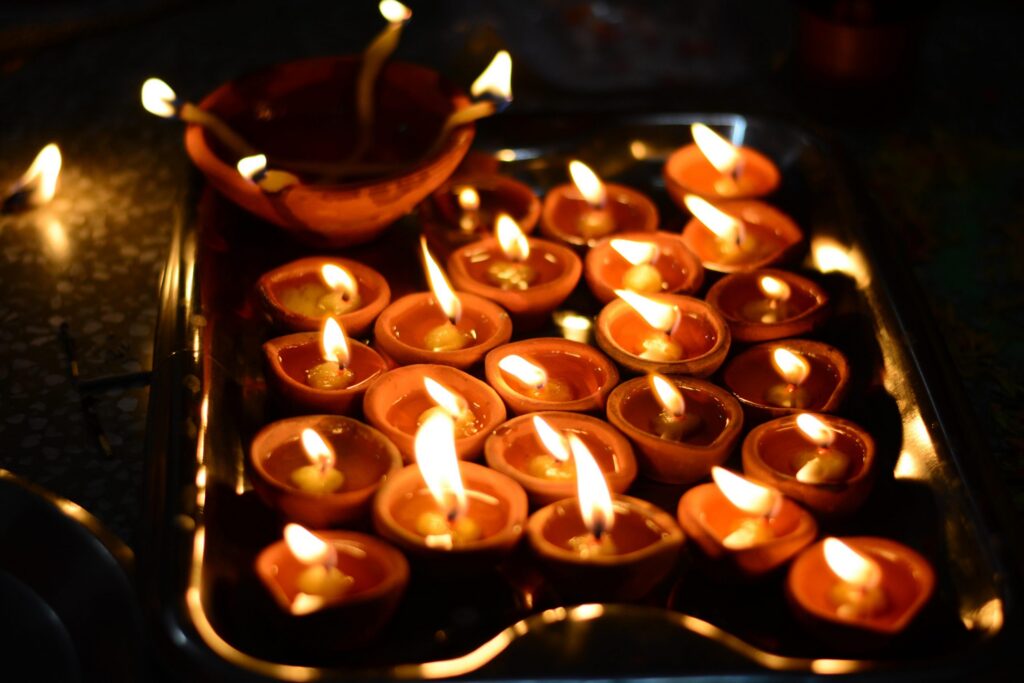 how to put out candle fire